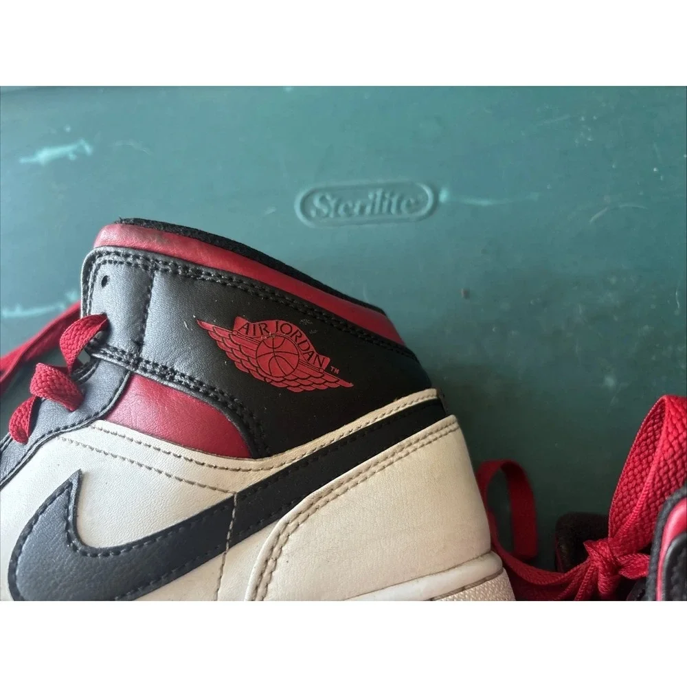 Nike‎ Air Jordan 1 Retro Mid Youth 6Y Red Black Sneakers DQ8423-106